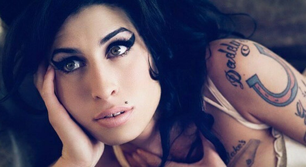 Amy Winehouse, Il prossimo 7 maggio verrà pubblicato un triplo album intitolato ”Amy Winehouse At The BBC”