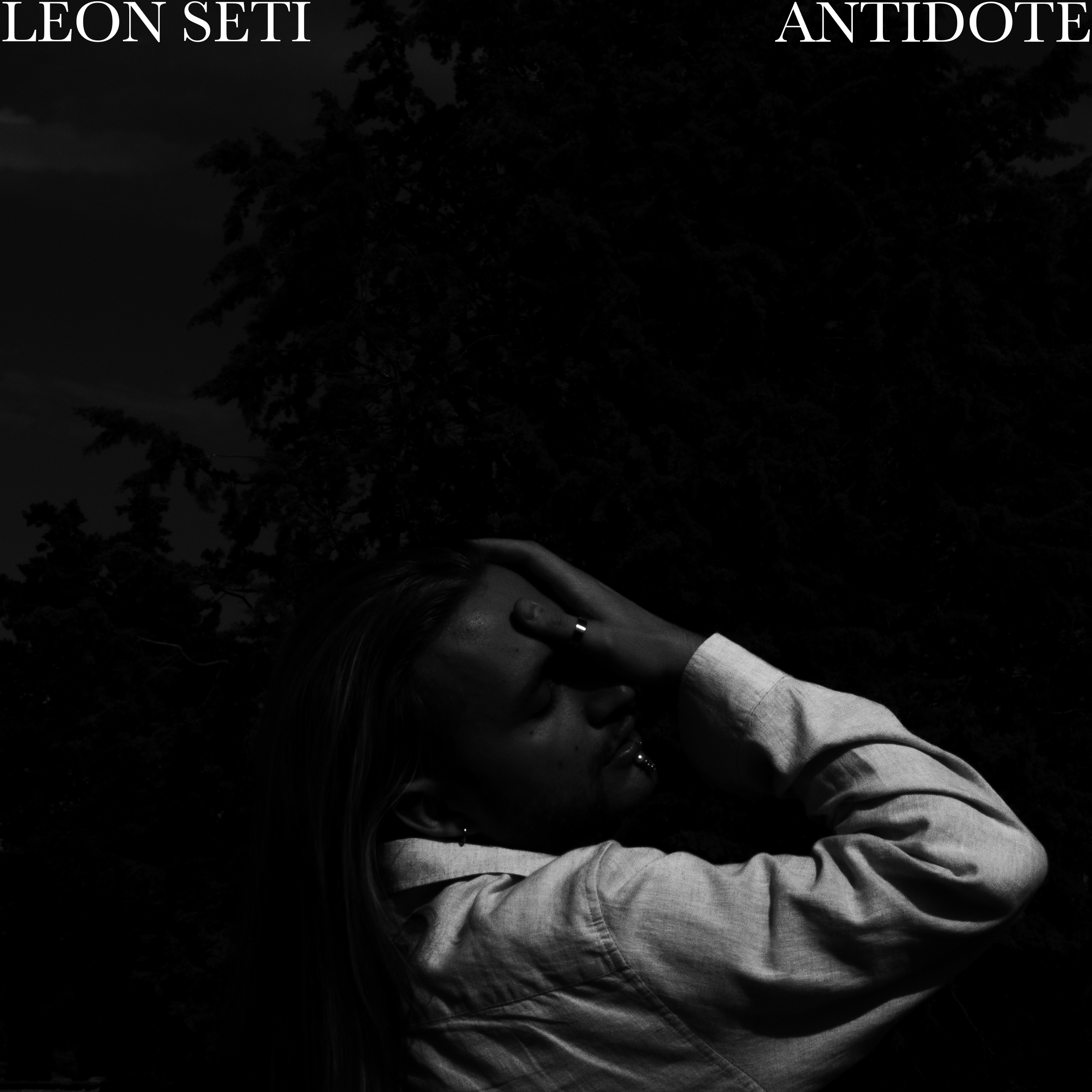 “Antidote” la ballata acustica di Leon Seti